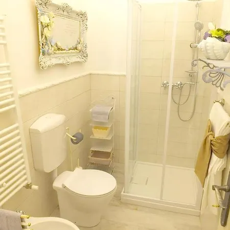 With 4 Bedrooms In With Wifi 8 Km From The Beach