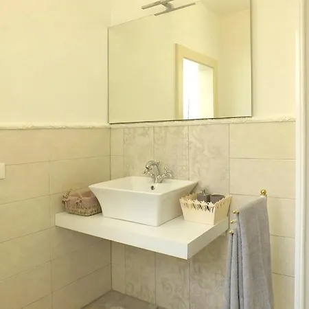 With 4 Bedrooms In With Wifi 8 Km From The Beach Lägenhet