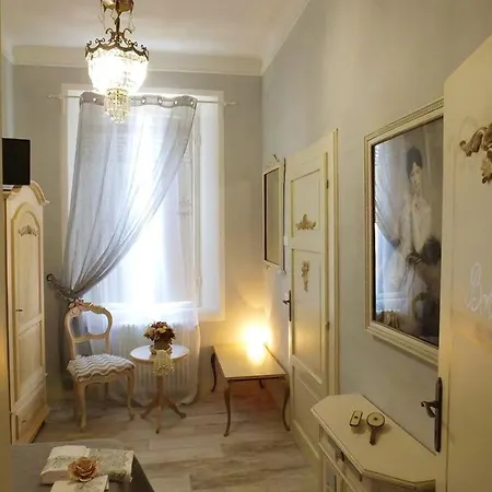 With 4 Bedrooms In With Wifi 8 Km From The Beach